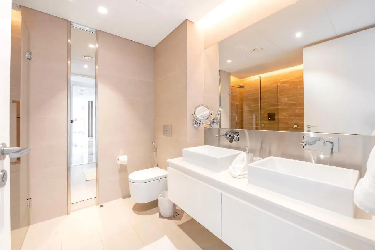 Lavish & Equipped Oceanfront 2 Bedroom Facing Ain Dubai Apartment