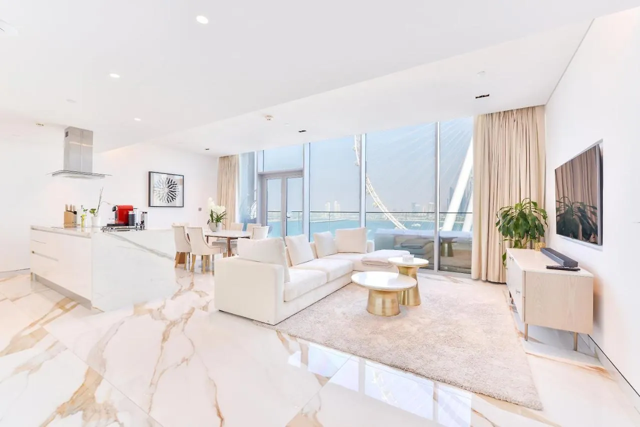 Lavish & Equipped Oceanfront 2 Bedroom Facing Ain Dubai Apartment