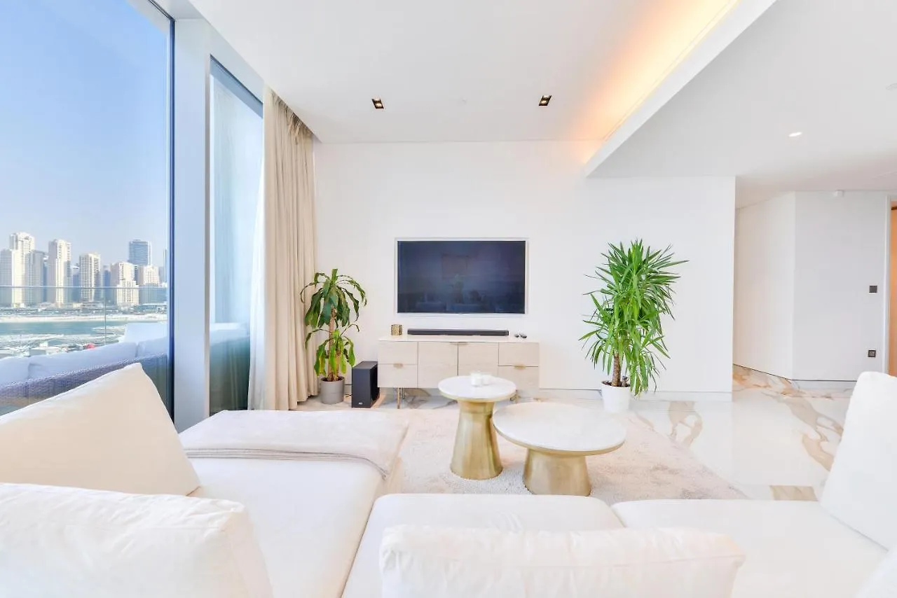 Lavish & Equipped Oceanfront 2 Bedroom Facing Ain Dubai